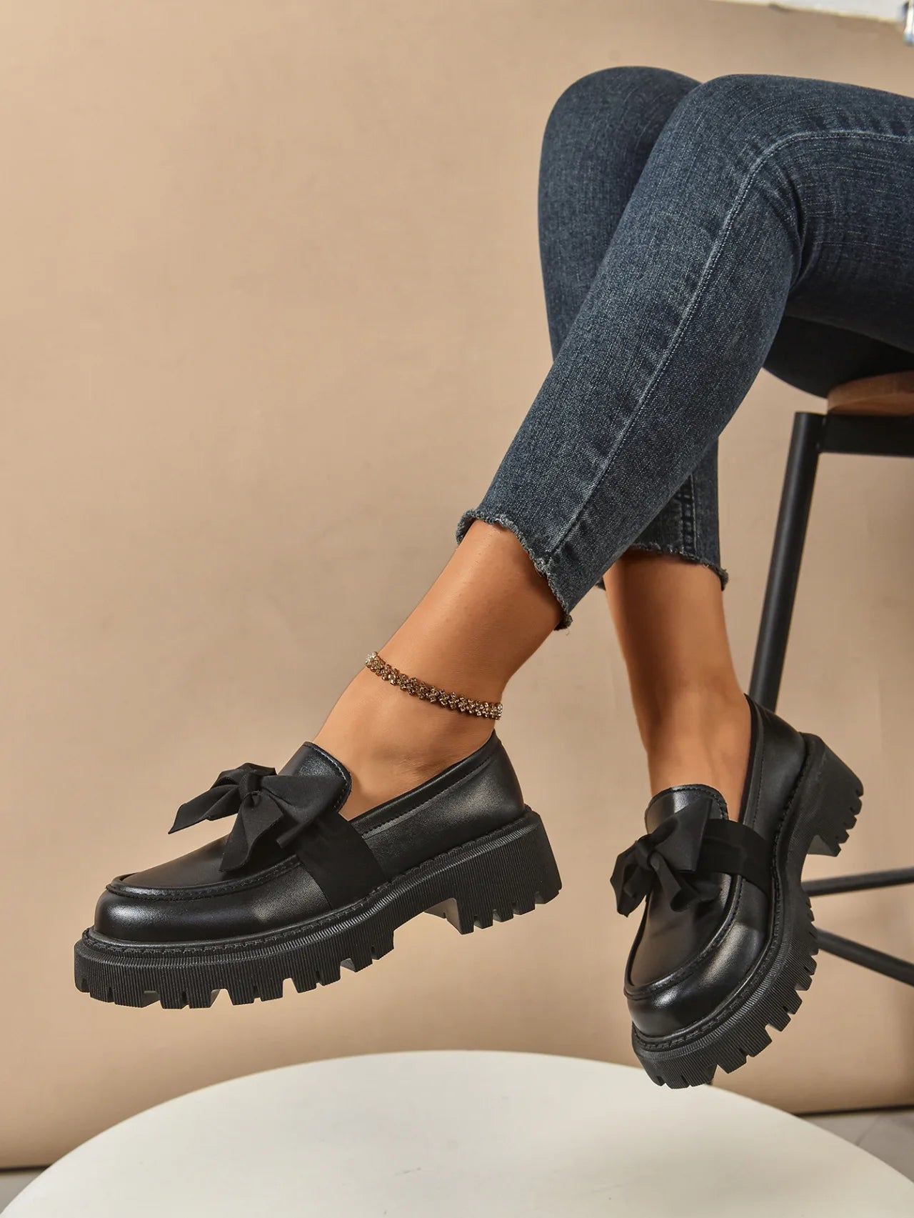 Retro British Style Leather Flats – Butterfly Bow Mid Heel