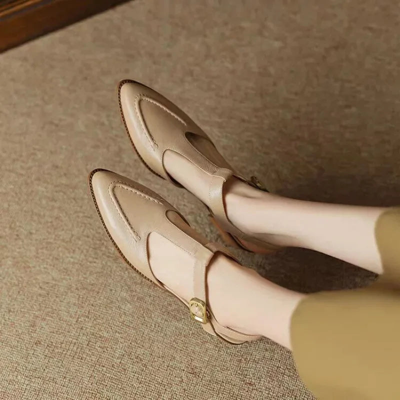 Alluring Pointed-Toe Leather Sandals