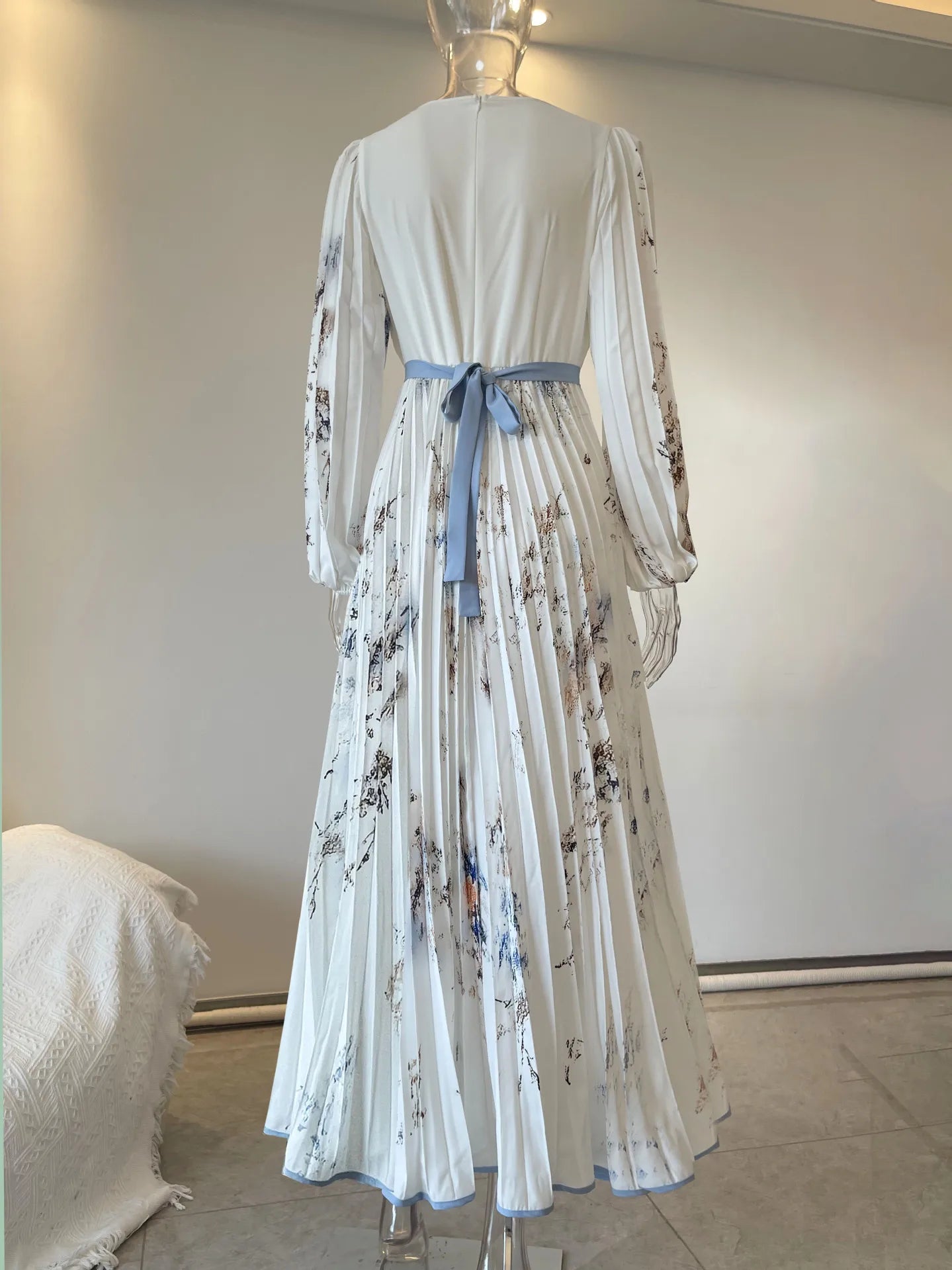Bohemian Summer Beach Dress Sleeveless Floral Print V-Neck Flowy Maxi Dress for Women Resort Holiday Party Casual Outfit Fashion