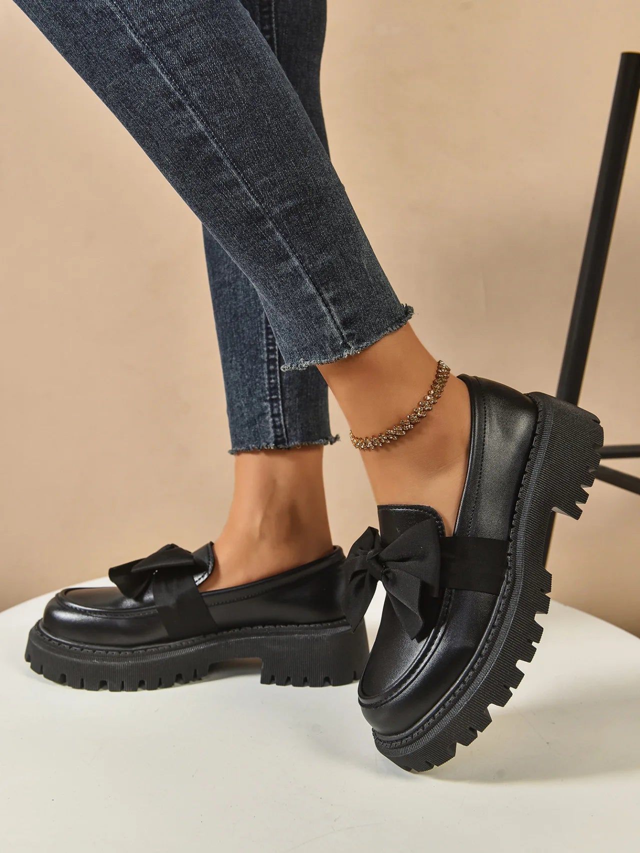 Retro British Style Leather Flats – Butterfly Bow Mid Heel