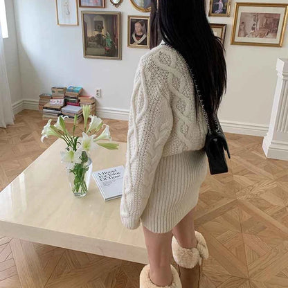 Autumn and Winter Women's Sweater Set Elegant Round Neck Pullover, Long-sleeved Top and Knee Skirt Knitted Two-piece Set.