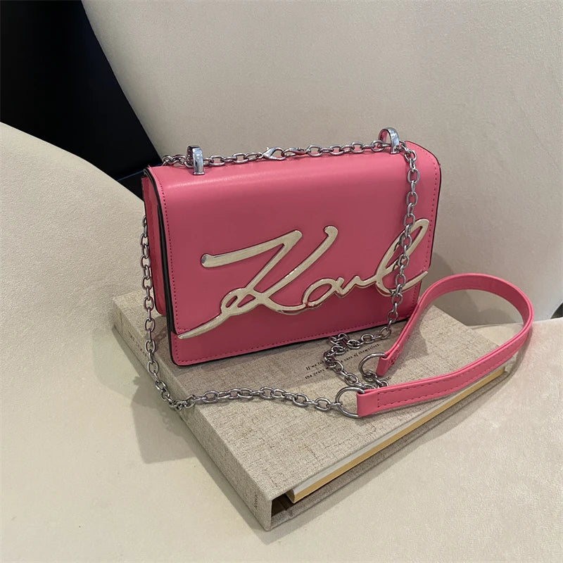Fashionable Solid Color Crossbody Shoulder Bag Metal Emblem Logo ChainLink Strap Featuring Magnetic Button for Daily Use