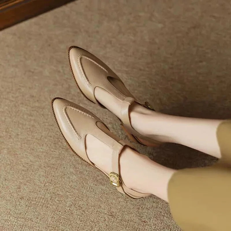 Alluring Pointed-Toe Leather Sandals