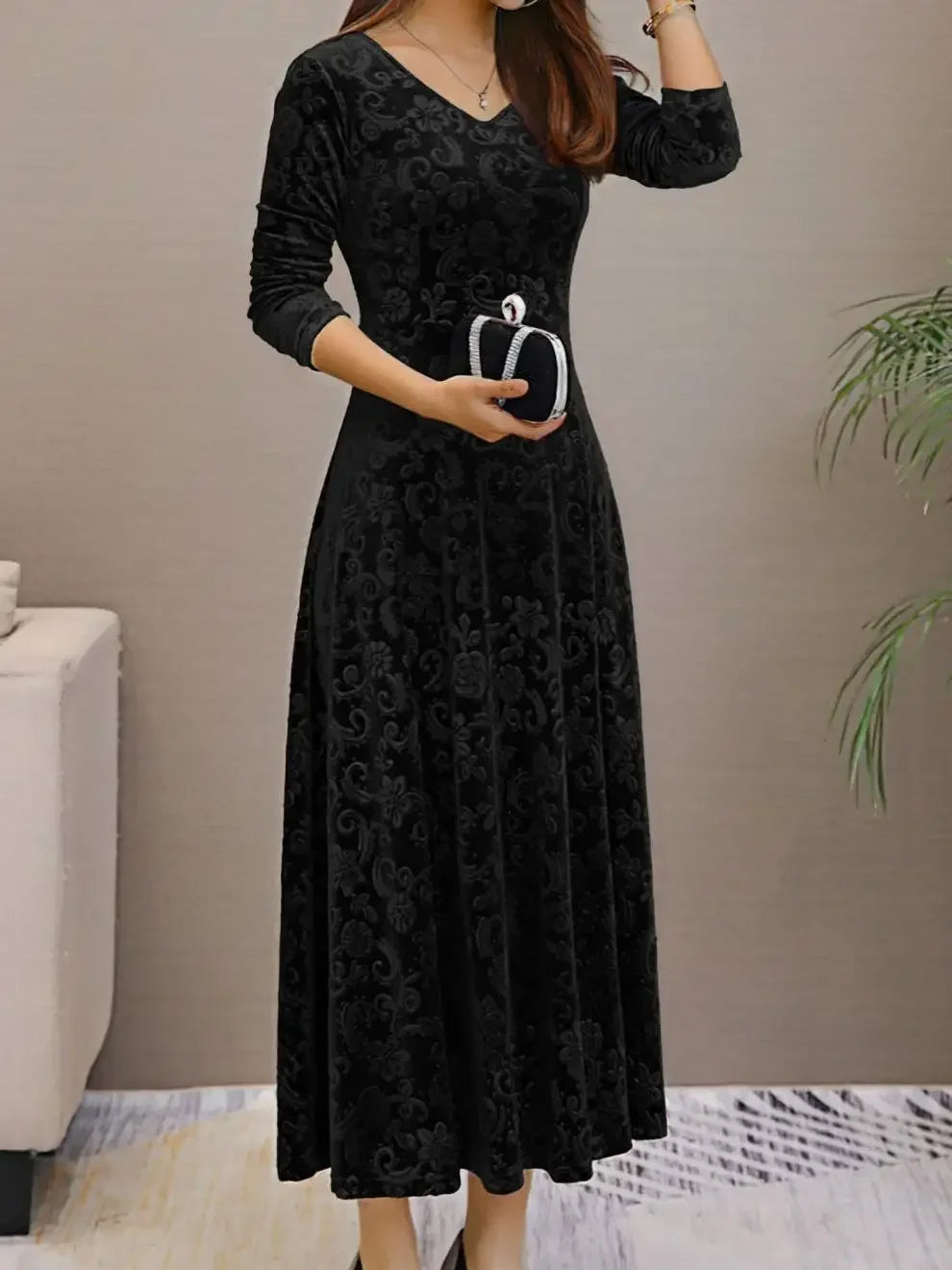 Elegant Velvet Midi Dress – Round Neck Long Sleeve Knee-Length Dress