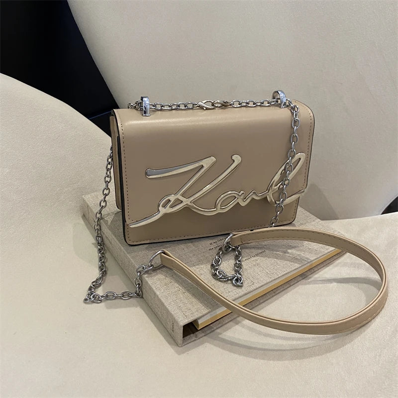 Fashionable Solid Color Crossbody Shoulder Bag Metal Emblem Logo ChainLink Strap Featuring Magnetic Button for Daily Use