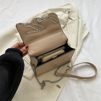 Fashionable Solid Color Crossbody Shoulder Bag Metal Emblem Logo ChainLink Strap Featuring Magnetic Button for Daily Use