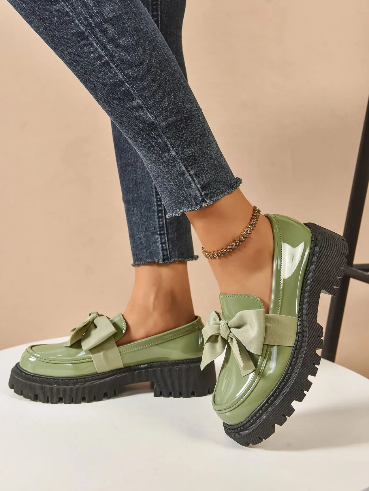 Retro British Style Leather Flats – Butterfly Bow Mid Heel