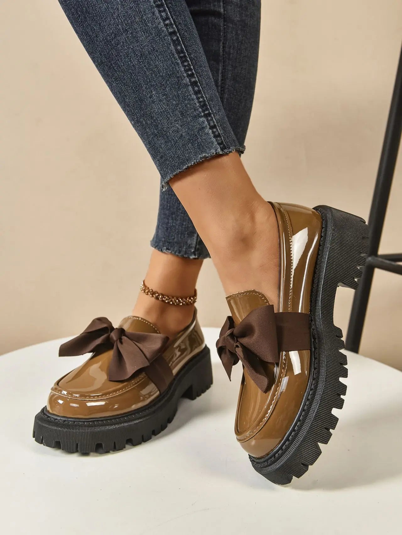 Retro British Style Leather Flats – Butterfly Bow Mid Heel
