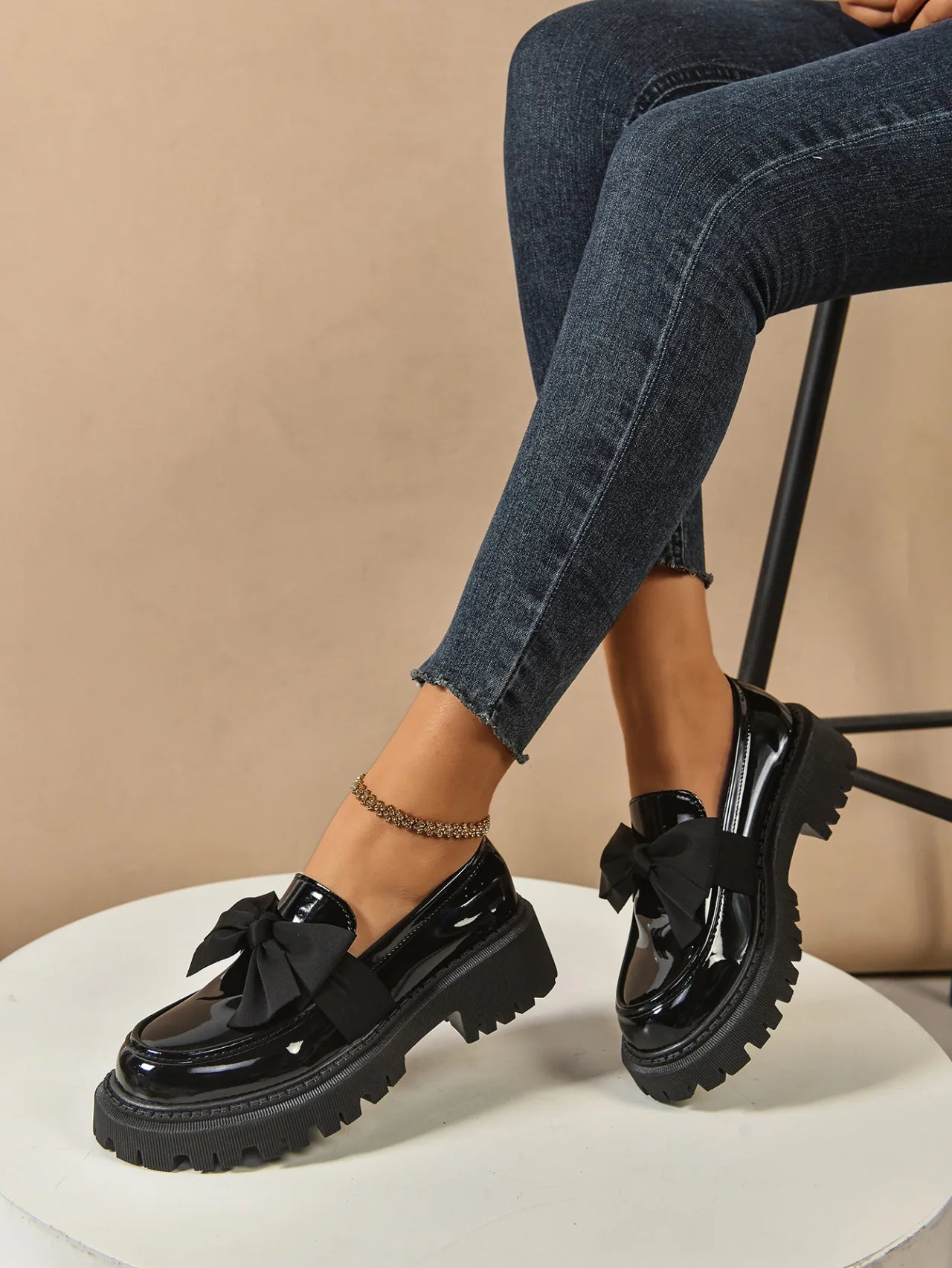 Retro British Style Leather Flats – Butterfly Bow Mid Heel